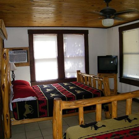 River Front Motel Бандера Екстериор снимка